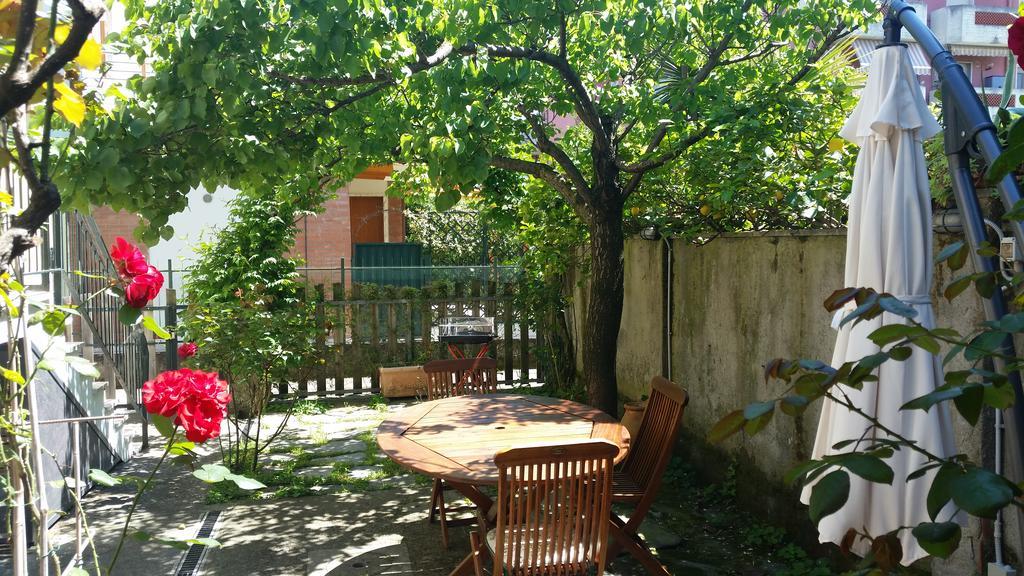 B&B Casa Di Claudia Marina Di Carrara Exterior photo